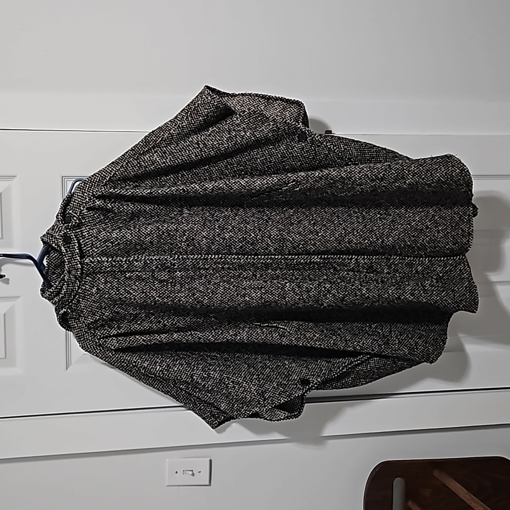 Black and gray cape